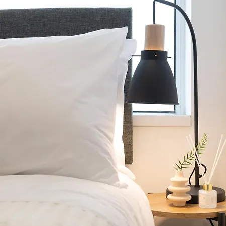 Trendy 1 Bedroom Flat Near With Free Parking, Ideal For Contractors & Long - Nordstay Apartmán *
