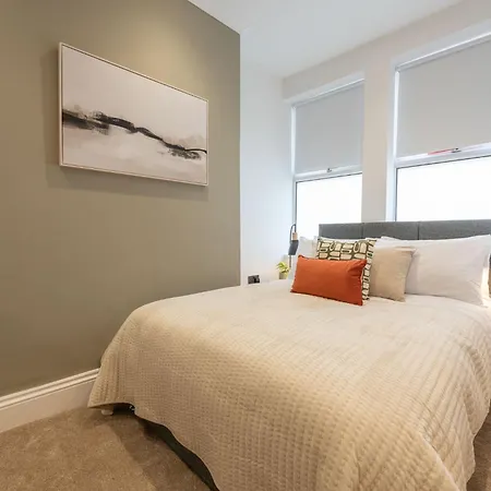 Apartment Trendy 1 Bedroom Flat Near With Free Parking, Ideal For Contractors & Long - Nordstay