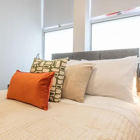 Apartment Trendy 1 Bedroom Flat Near With Free Parking, Ideal For Contractors & Long - Nordstay