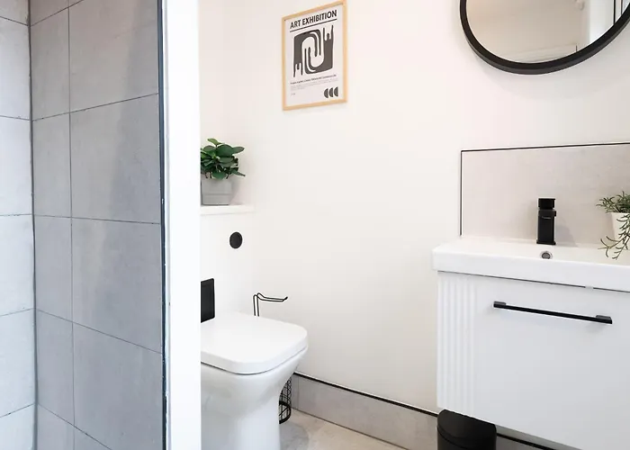 Modern 1 Bedroom Flat Near With Free Parking, Ideal For Contractors & Long - Nordstay Apartment Leeds (West Yorkshire)