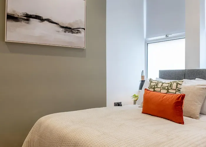 Modern 1 Bedroom Flat Near With Free Parking, Ideal For Contractors & Long - Nordstay Apartman *