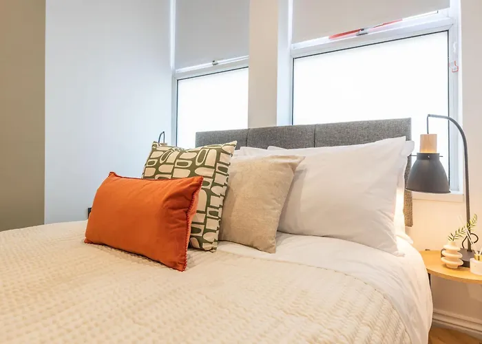 Apartment Modern 1 Bedroom Flat Near With Free Parking, Ideal For Contractors & Long - Nordstay